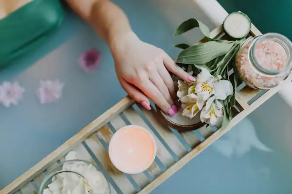 Elegante Maniküre in einem Beauty-Salon für die Beauty-Demo-Webiste
